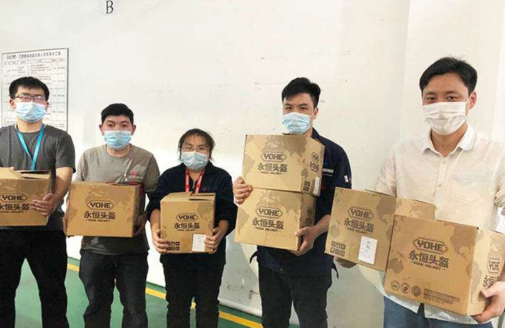 為安全護航，暖心發(fā)放安全頭盔